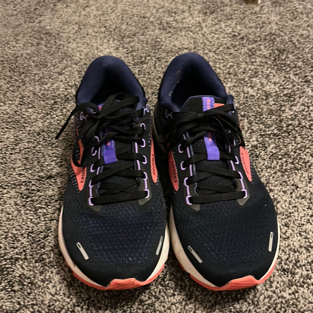 Brooks Adrenaline GTS barely worn!